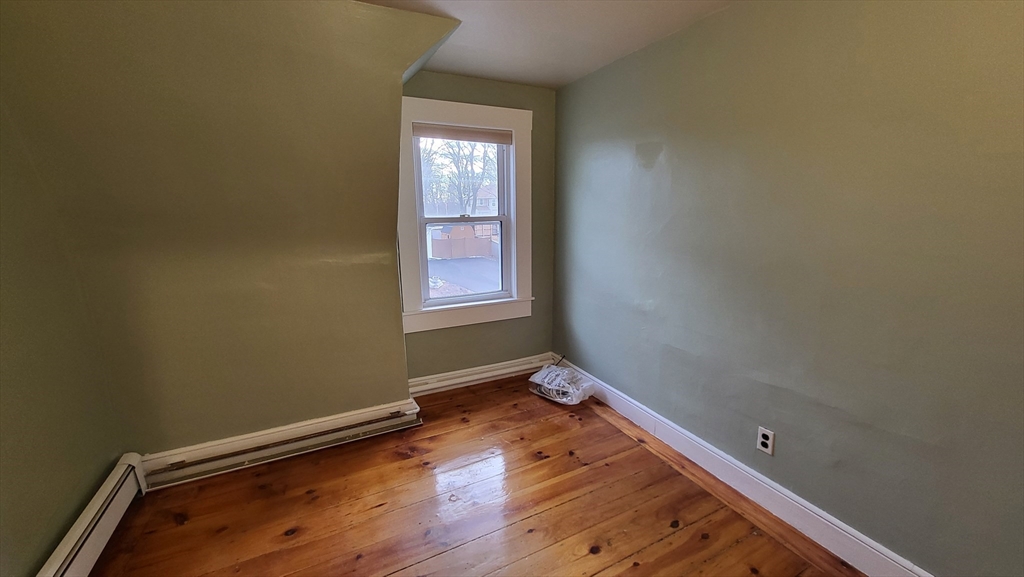 3 bed, 1 bath apartment for rent at 20 Elmwood Unit 20, Maynard — photo 9 of 11