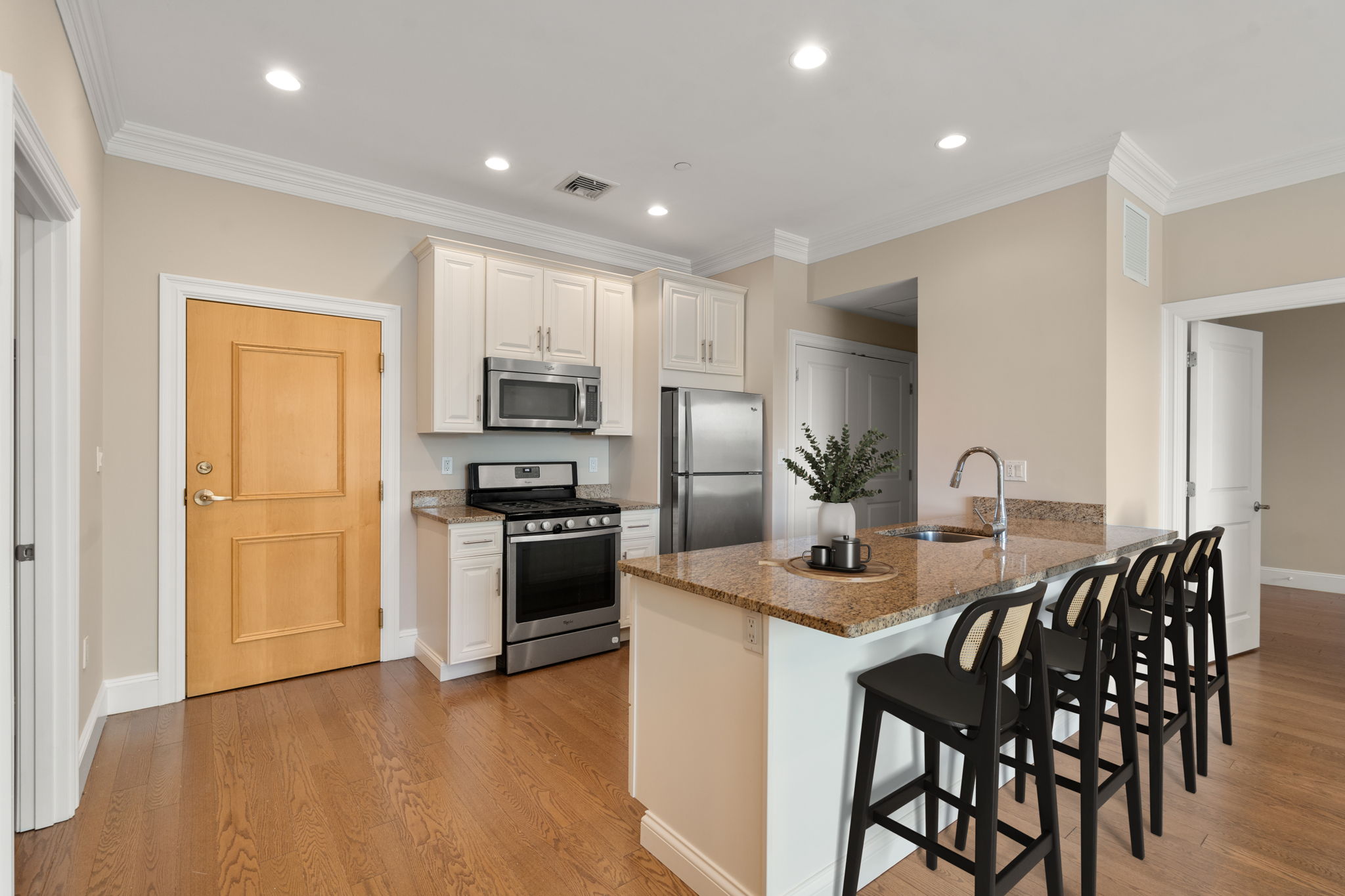 1 bed, 1 bath apartment for rent at 20 Englewood Ave Unit 206, Brookline — photo 4 of 8