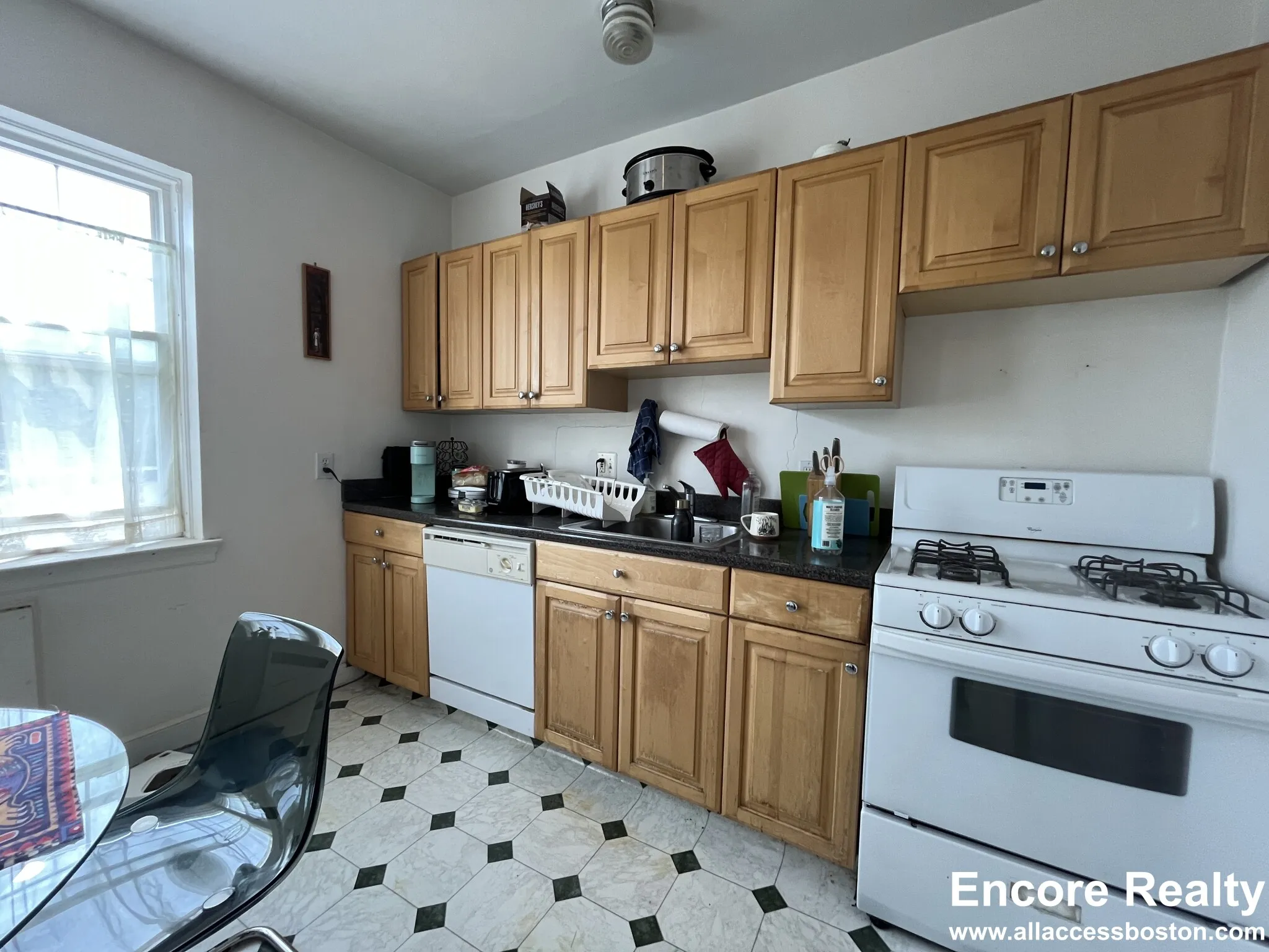 2 bed, 1 bath apartment for rent at 20 Fairbanks St Unit 8, Brookline — photo 11 of 20