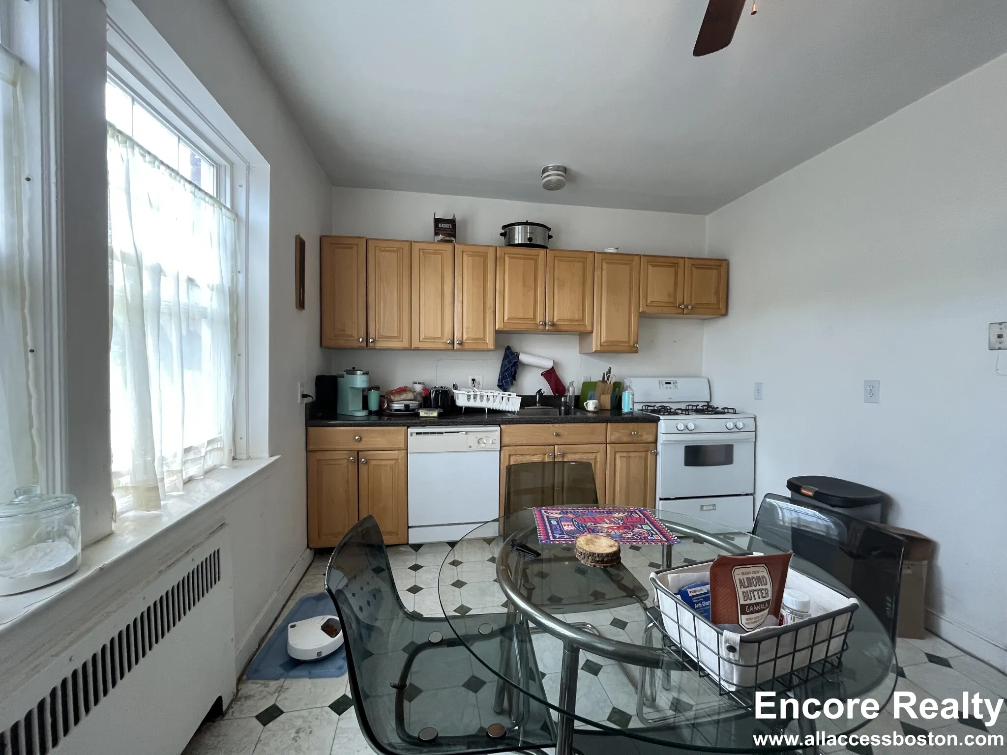 2 bed, 1 bath apartment for rent at 20 Fairbanks St Unit 8, Brookline — photo 10 of 20