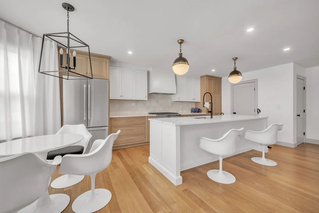 4 bed, 3 bath apartment for rent at 20 Fairmont St Unit 20, Cambridgeport — photo 2 of 24