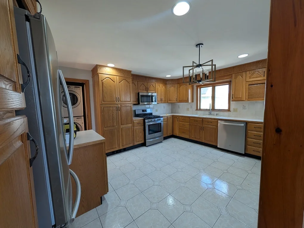 5 bed, 1 bath apartment for rent at 20 Fairmount Unit 2, Everett — photo 5 of 14