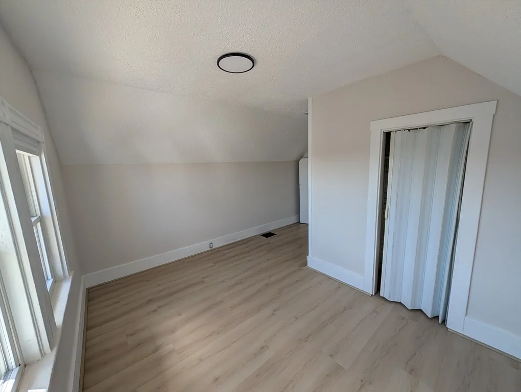 5 bed, 1 bath apartment for rent at 20 Fairmount Unit 2, Everett — photo 11 of 14