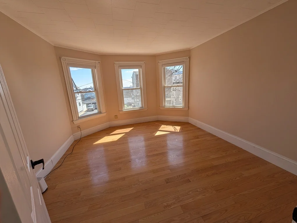 5 bed, 1 bath apartment for rent at 20 Fairmount Unit 2, Everett — photo 4 of 14