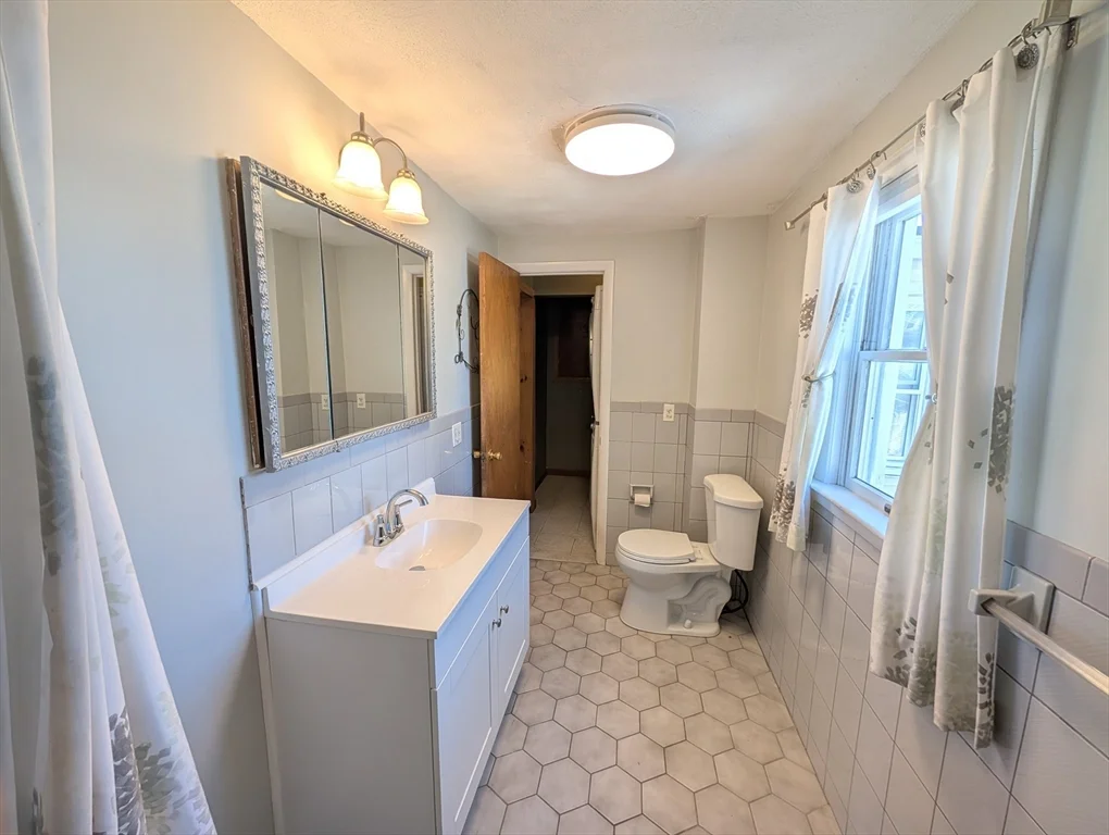 5 bed, 1 bath apartment for rent at 20 Fairmount Unit 2, Everett — photo 14 of 14