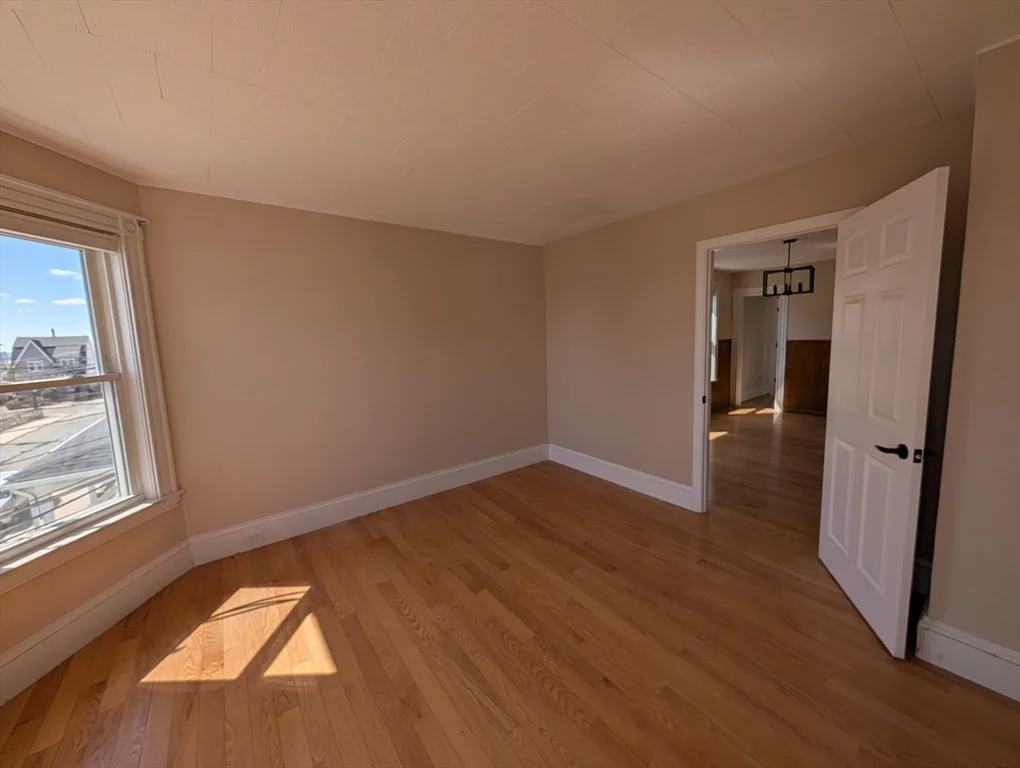 5 bed, 1 bath apartment for rent at 20 Fairmount Unit 2, Everett — photo 3 of 14