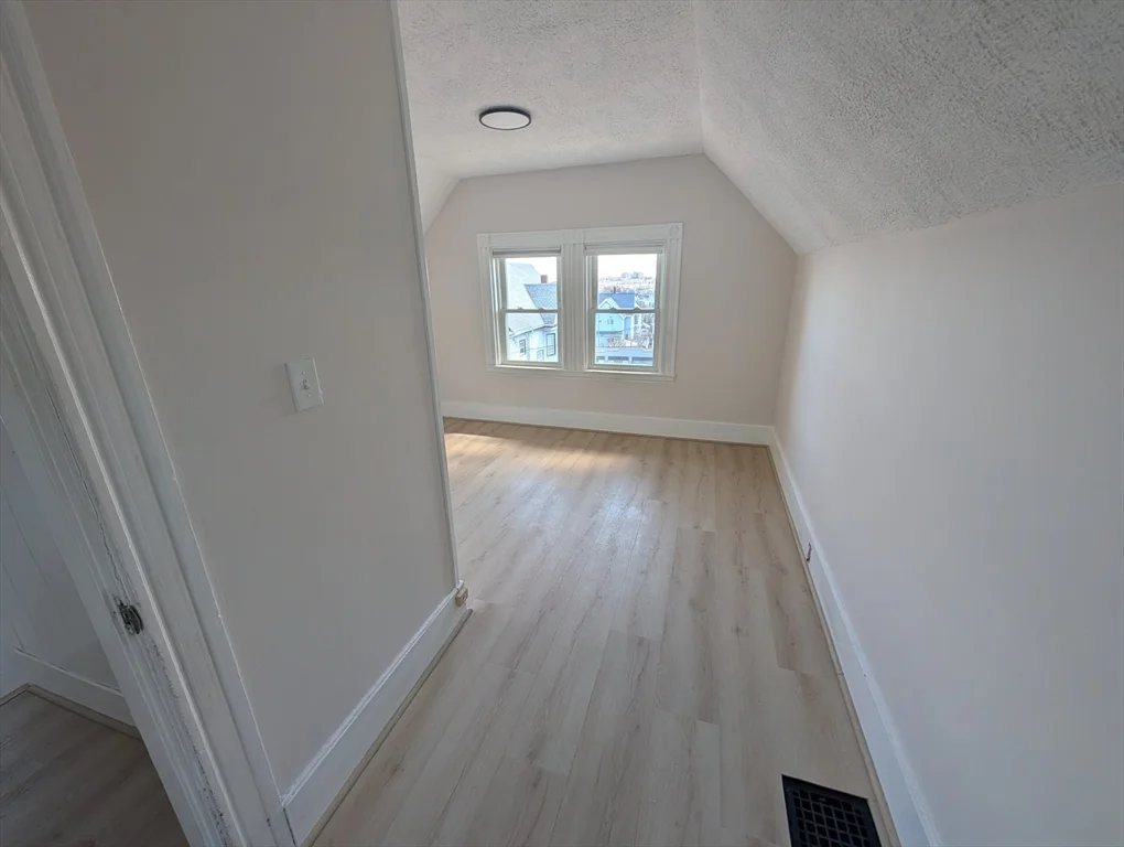 5 bed, 1 bath apartment for rent at 20 Fairmount Unit 2, Everett — photo 10 of 14