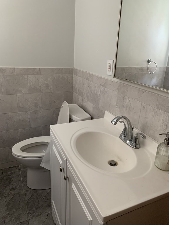 3 bed, 2 bath apartment for rent at 20 Fairview Ave, Cedarwood — photo 6 of 6