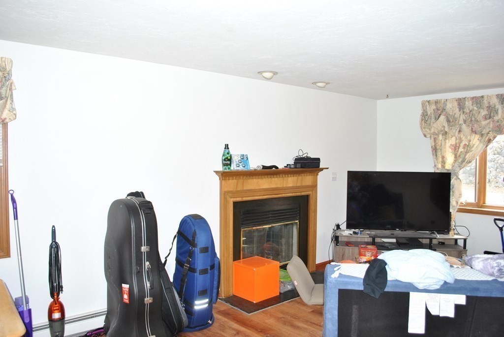 3 bed, 2 bath apartment for rent at 20 Fairview Ave, Cedarwood — photo 2 of 6