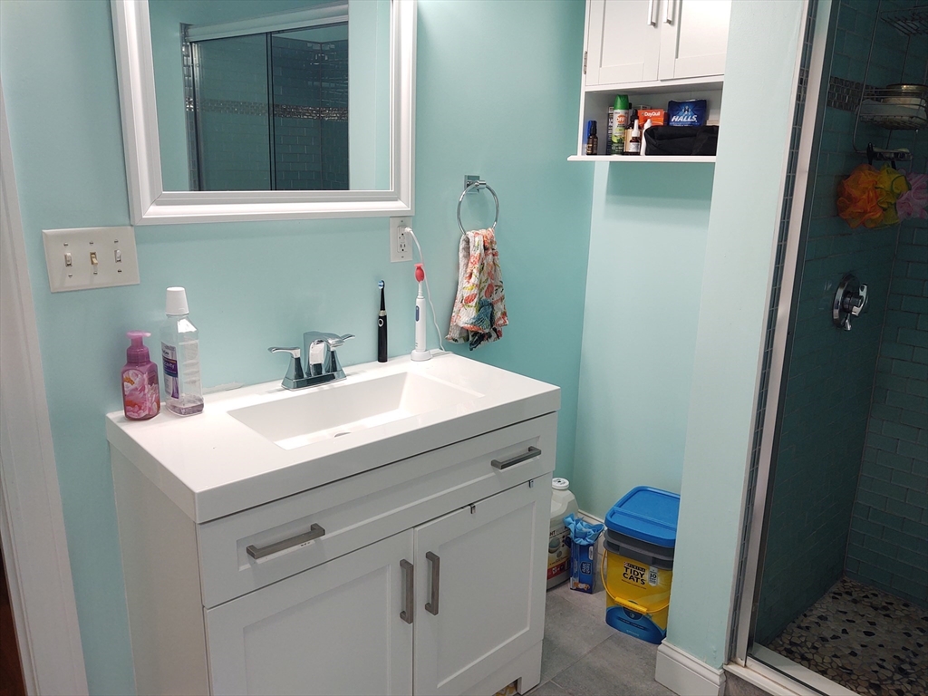 3 bed, 1 bath apartment for rent at 20 Fay Ct Unit B, Marlborough — photo 18 of 28