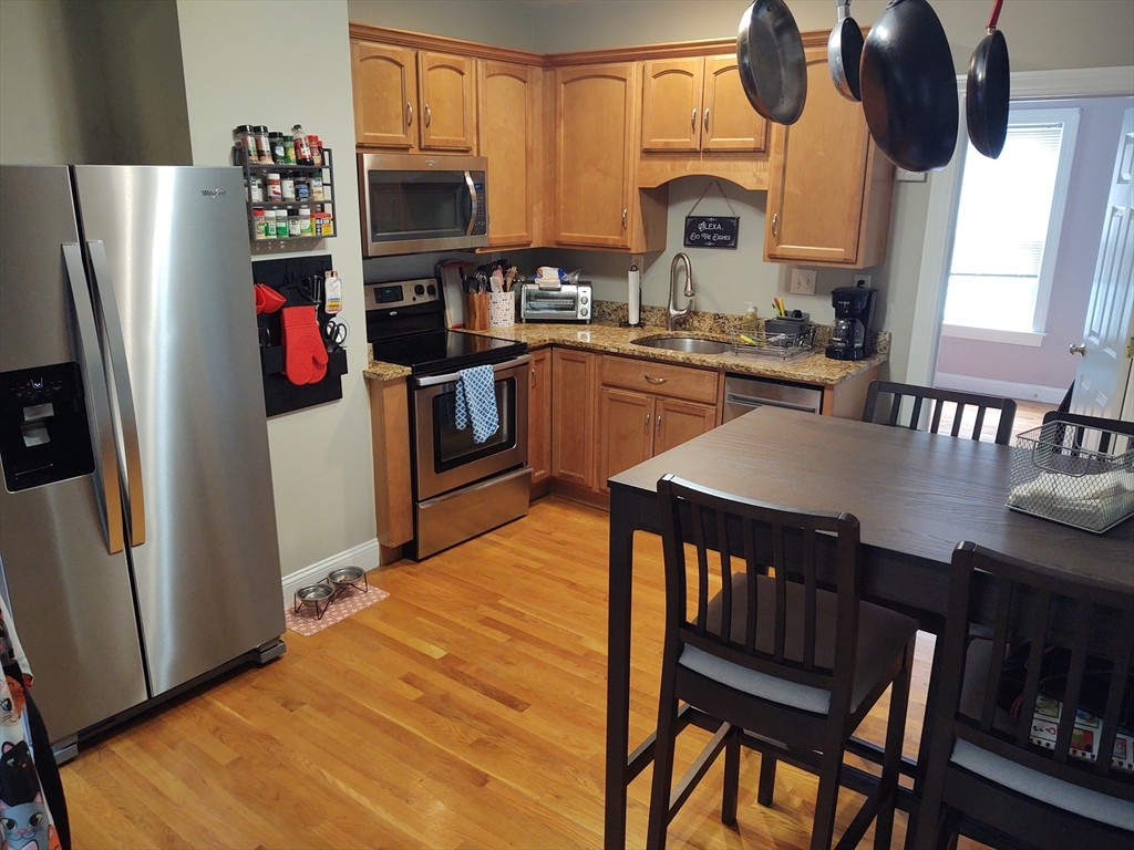 3 bed, 1 bath apartment for rent at 20 Fay Ct Unit B, Marlborough — photo 4 of 28