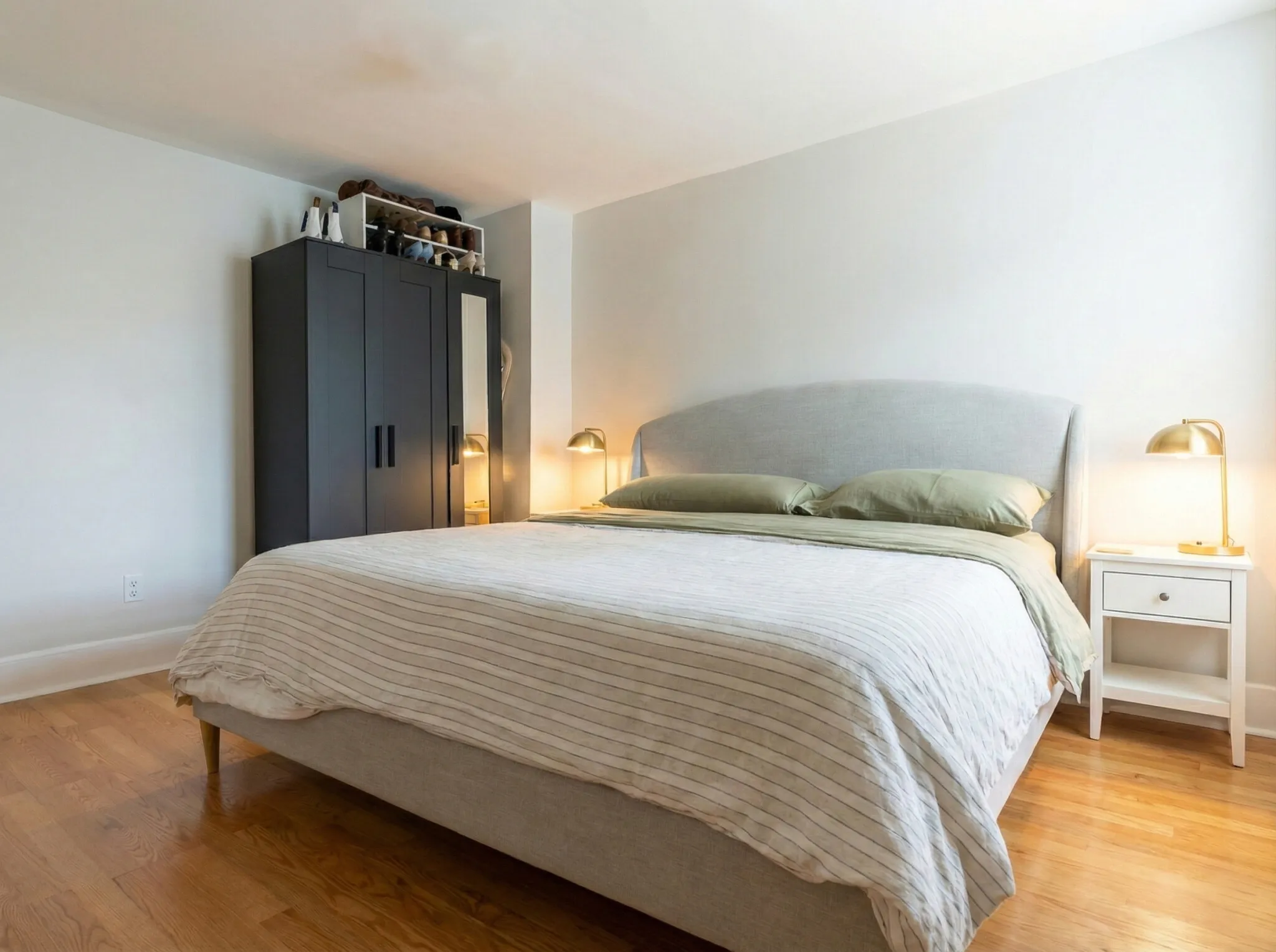 3.5 bed, 1.5 bath apartment for rent at 20 Fellsway West Unit 2, Somerville — photo 10 of 17