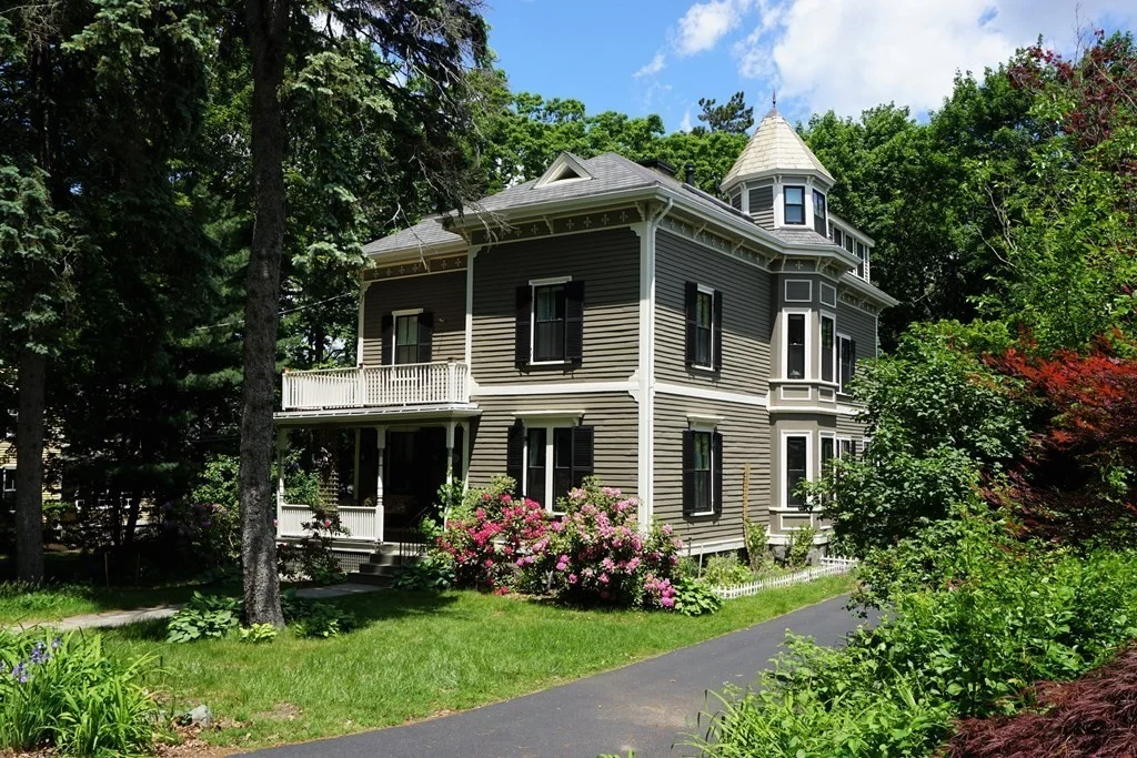 5 bed, 3 bath apartment for rent at 20 Fern St Unit A, Newton — photo 1 of 20