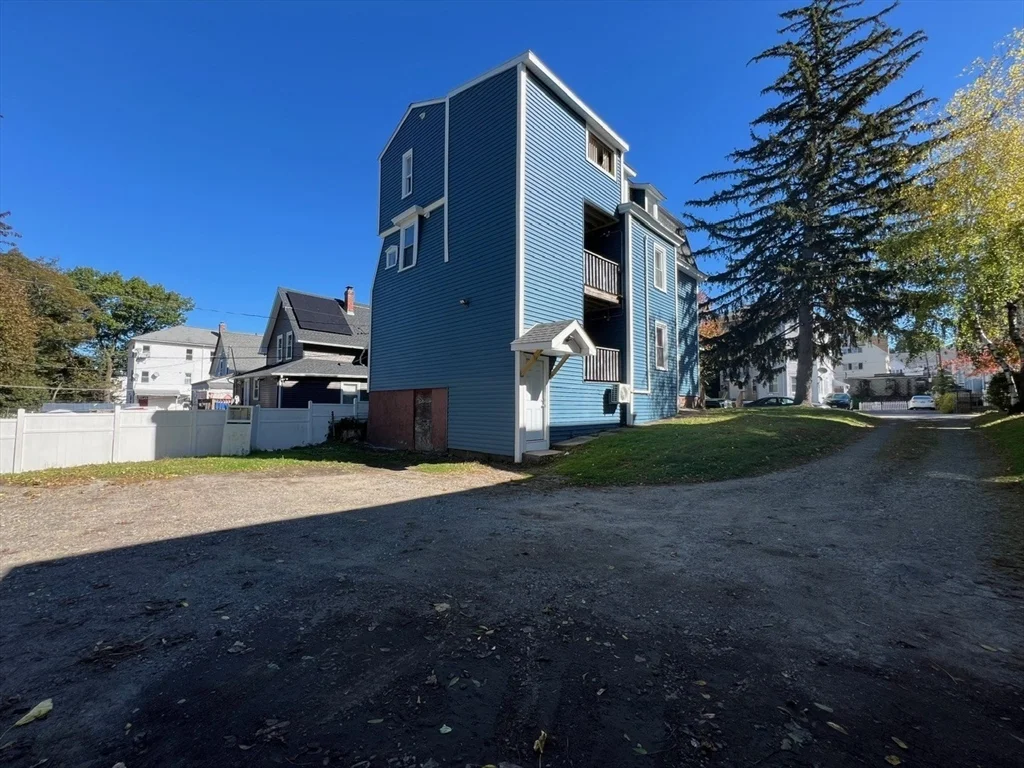 2 bed, 1 bath apartment for rent at 20 Florence St Unit 2, Worcester — photo 3 of 20