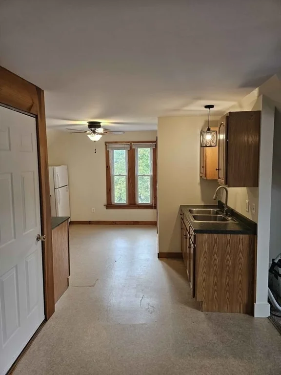 2 bed, 1 bath apartment for rent at 20 Forest St Unit 3, Middleboro — photo 4 of 12
