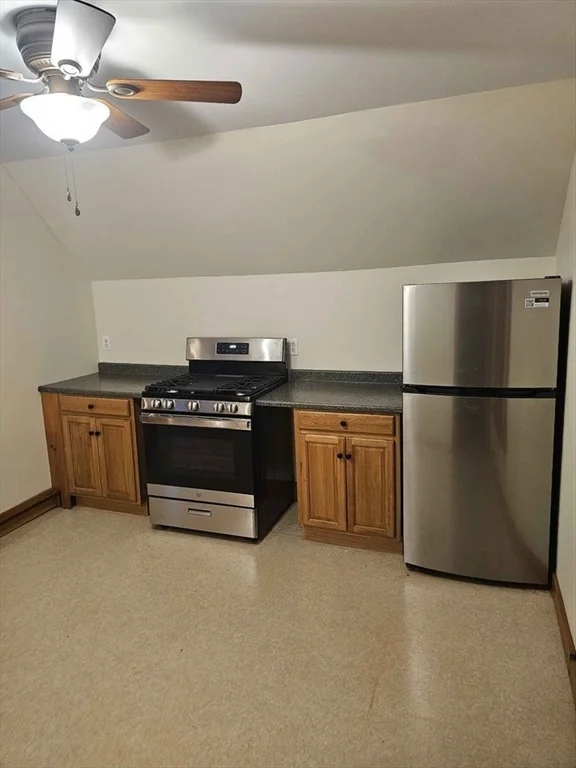 2 bed, 1 bath apartment for rent at 20 Forest St Unit 3, Middleboro — photo 3 of 12