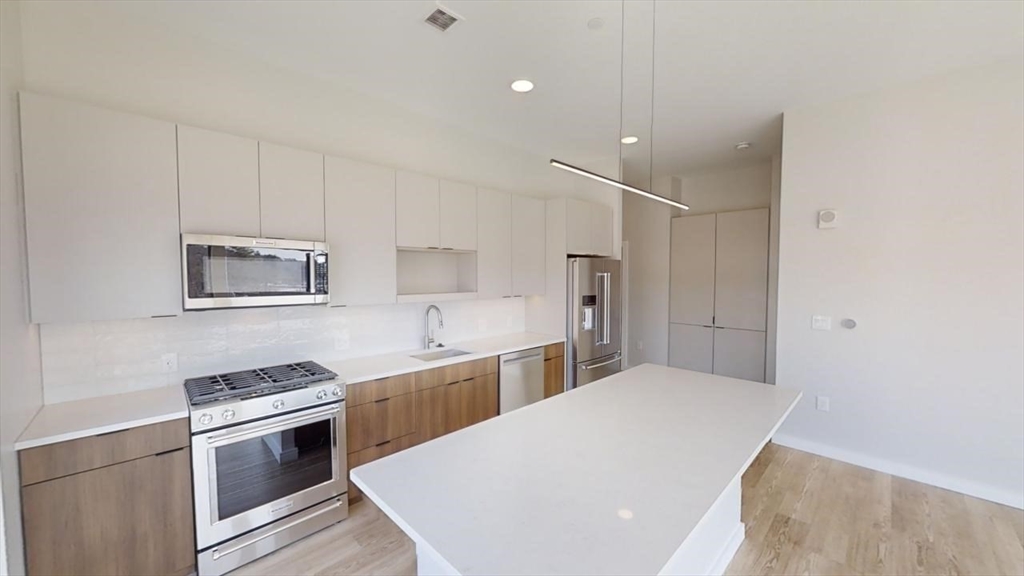 2 bed, 2 bath apartment for rent at 20 Fourth Ave Unit 309, Burlington — photo 5 of 30