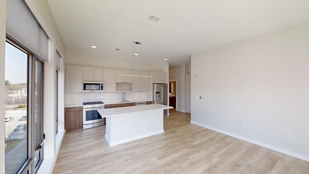 2 bed, 2 bath apartment for rent at 20 Fourth Ave Unit 309, Burlington — photo 4 of 30