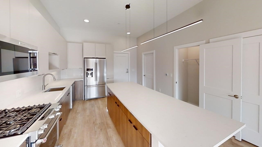 1 bed, 1 bath apartment for rent at 20 Fourth Ave Unit 511, Burlington — photo 3 of 20