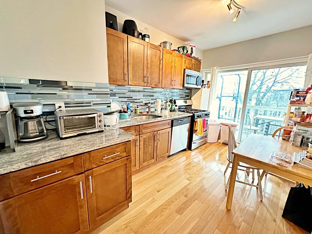 3 bed, 2 bath apartment for rent at 20 Frankfort St Unit 3, East Boston — photo 3 of 18