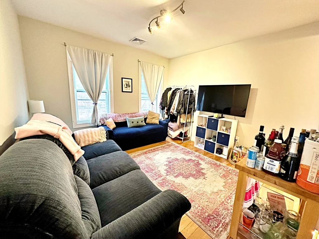 3 bed, 2 bath apartment for rent at 20 Frankfort St Unit 3, East Boston