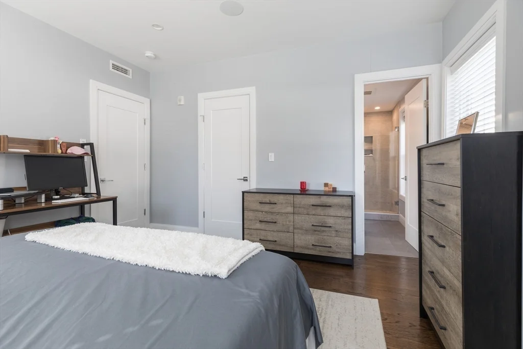 3 bed, 2 bath apartment for rent at 20 Fuller St Unit 2, Dorchester — photo 10 of 21
