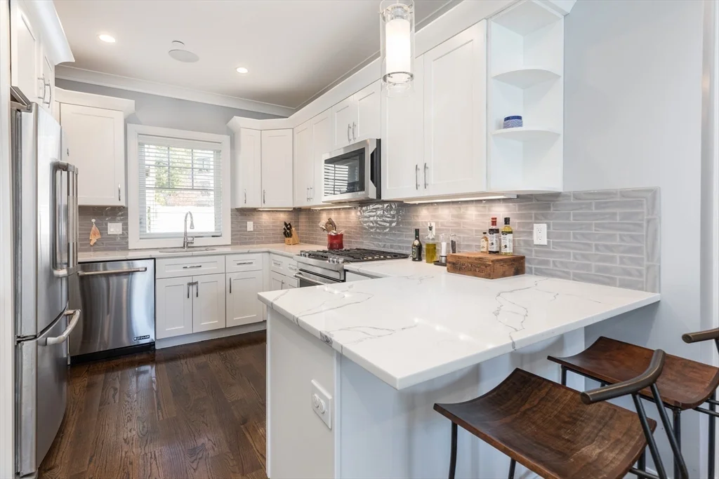 3 bed, 2 bath apartment for rent at 20 Fuller St Unit 2, Dorchester — photo 5 of 21