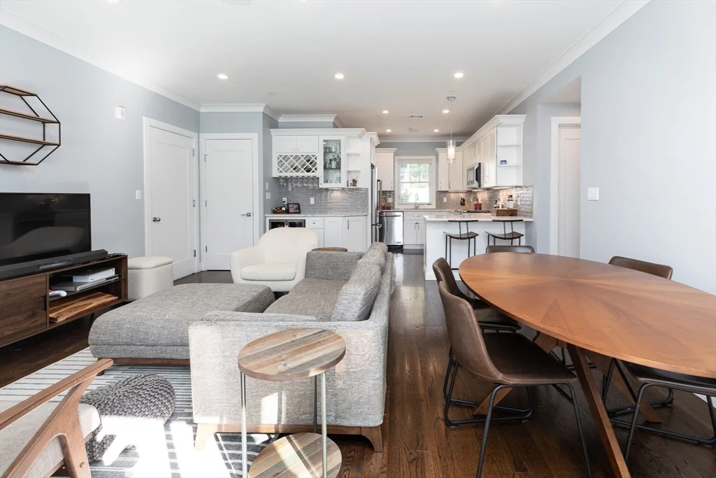 3 bed, 2 bath apartment for rent at 20 Fuller St Unit 2, Dorchester — photo 3 of 21