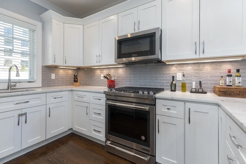 3 bed, 2 bath apartment for rent at 20 Fuller St Unit 2, Dorchester — photo 6 of 21