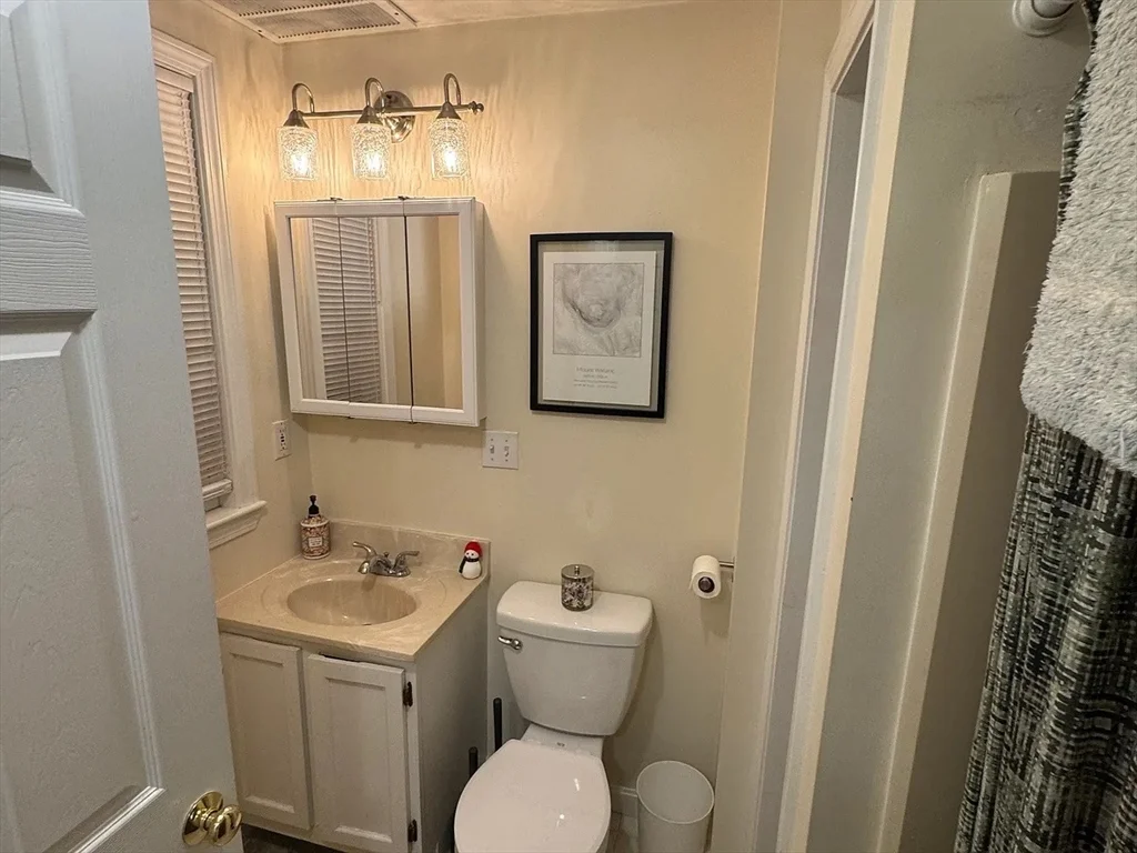 2 bed, 1 bath apartment for rent at 20 Gibbon St Unit 1, Marlborough — photo 12 of 13