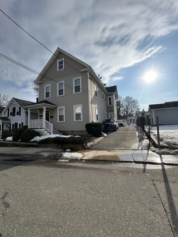 1 bed, 1 bath apartment for rent at 20 Gibbon St Unit 2R, Marlborough — photo 2 of 8
