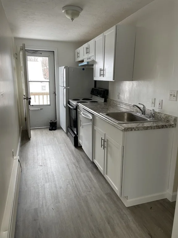 1 bed, 1 bath apartment for rent at 20 Gibbon St Unit 2R, Marlborough — photo 3 of 8