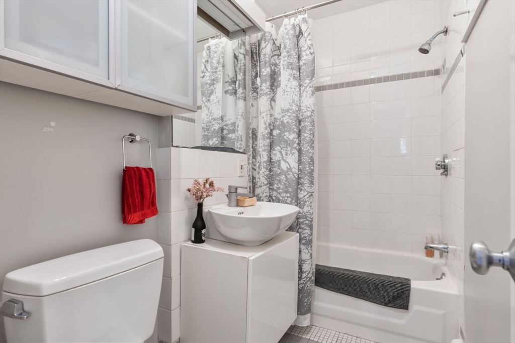 3 bed, 2 bath apartment for rent at 20 Glenwood Ave Unit 2, Cambridgeport — photo 12 of 21