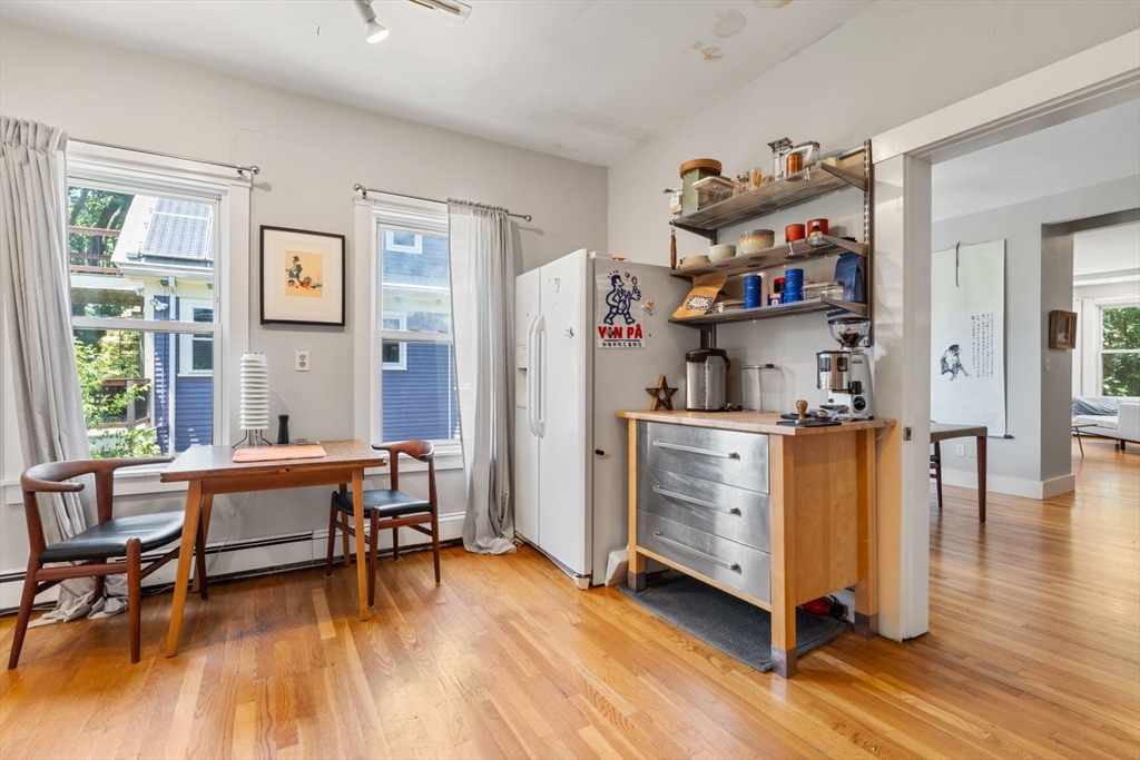 3 bed, 2 bath apartment for rent at 20 Glenwood Ave Unit 2, Cambridgeport — photo 2 of 21
