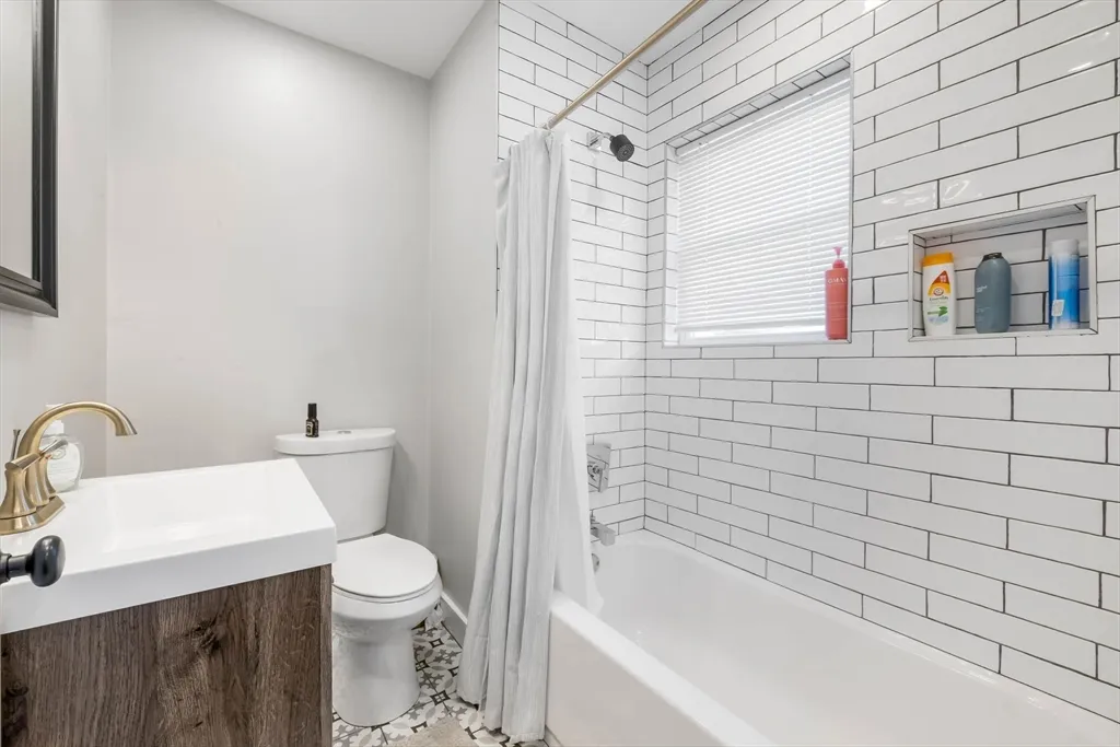4 bed, 3 bath apartment for rent at 20 Grimes St Unit 1, South Boston — photo 5 of 15