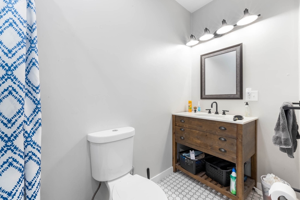 4 bed, 2 bath apartment for rent at 20 Grimes St Unit 3, South Boston — photo 8 of 16