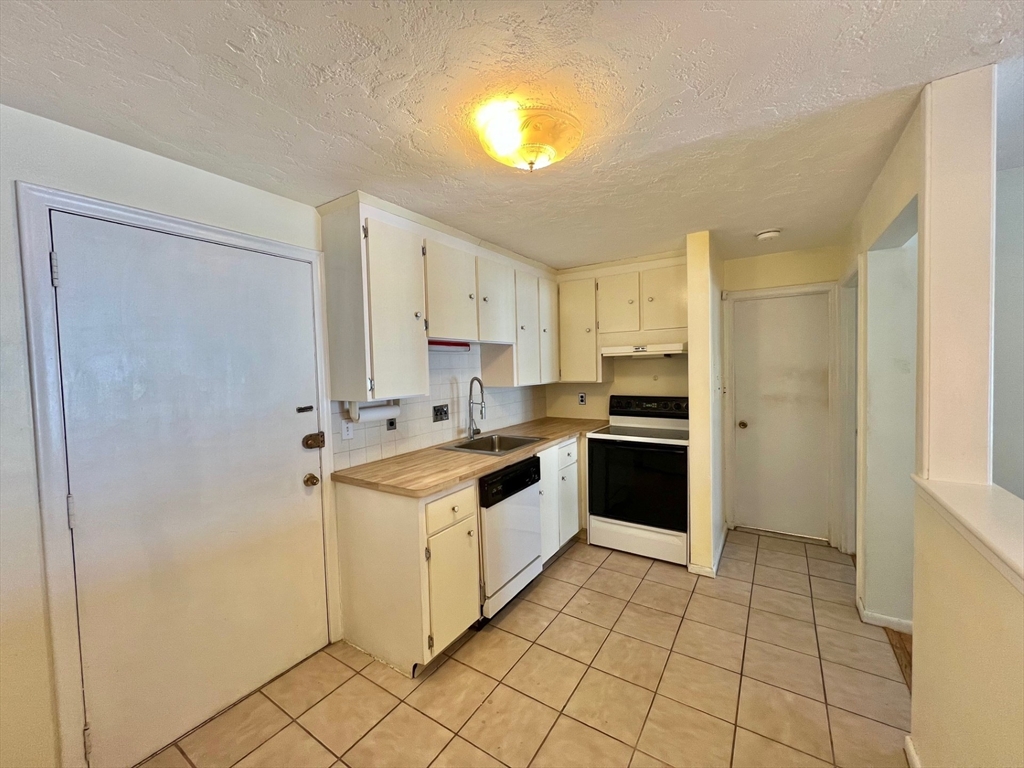 1 bed, 1 bath apartment for rent at 20 Hamilton Rd Unit 201, Arlington — photo 3 of 21