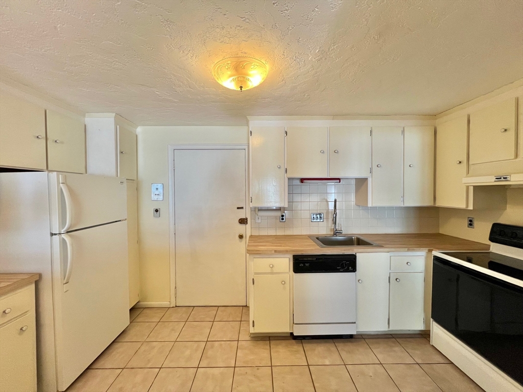 1 bed, 1 bath apartment for rent at 20 Hamilton Rd Unit 201, Arlington — photo 5 of 21