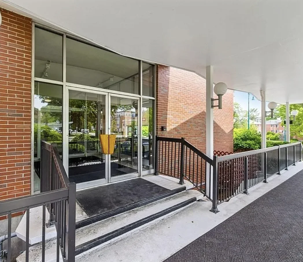 2 bed, 2 bath apartment for rent at 20 Hammond Pond Pkwa Unit 305, Chestnut Hill — photo 5 of 19