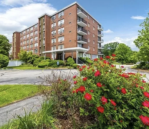 2 bed, 2 bath apartment for rent at 20 Hammond Pond Pkwa Unit 305, Chestnut Hill — photo 18 of 19