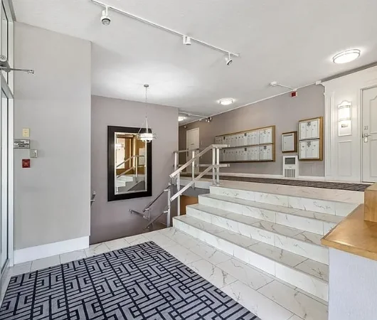 2 bed, 2 bath apartment for rent at 20 Hammond Pond Pkwa Unit 305, Chestnut Hill — photo 3 of 19
