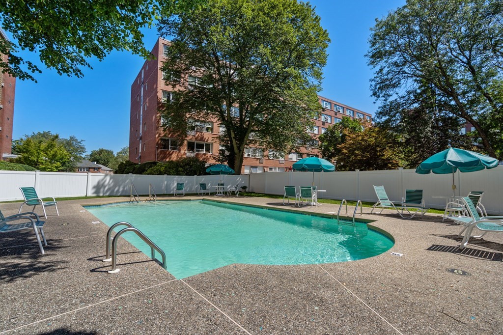 1 bed, 1 bath apartment for rent at 20 Hammond Pond Pkwa Unit 308, Chestnut Hill — photo 6 of 14