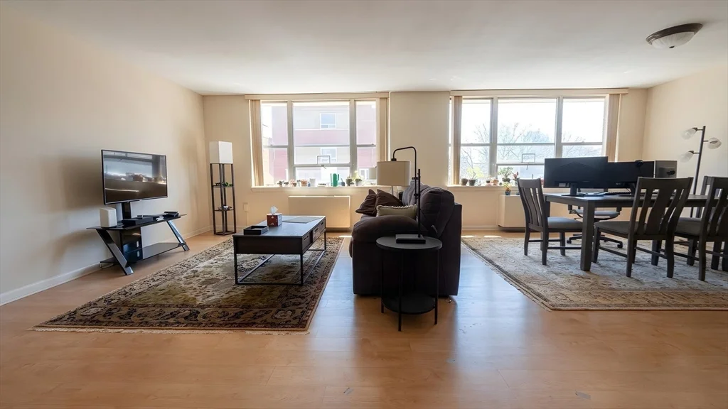 1 bed, 1 bath apartment for rent at 20 Hammond Pond Pkwa Unit 402, Chestnut Hill — photo 3 of 15