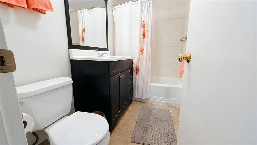 1 bed, 1 bath apartment for rent at 20 Hammond Pond Pkwa Unit 402, Chestnut Hill — photo 5 of 15
