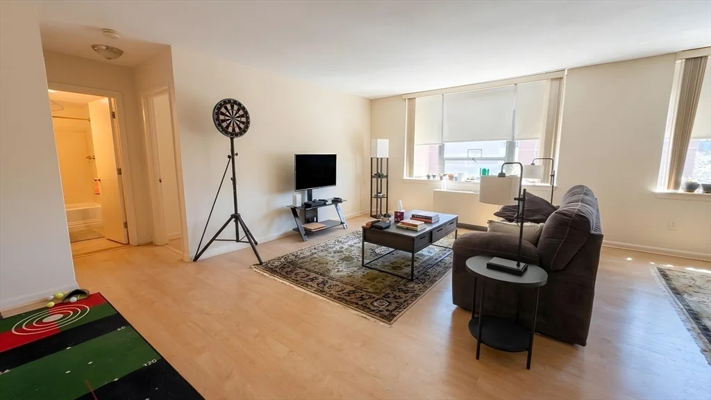1 bed, 1 bath apartment for rent at 20 Hammond Pond Pkwa Unit 402, Chestnut Hill — photo 7 of 15