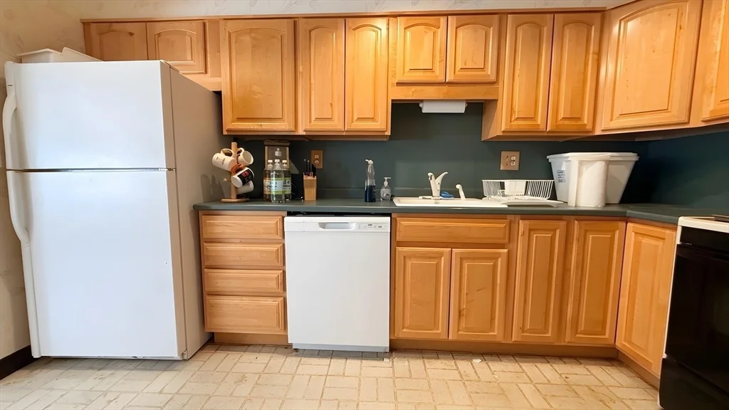 1 bed, 1 bath apartment for rent at 20 Hammond Pond Pkwa Unit 402, Chestnut Hill — photo 12 of 15