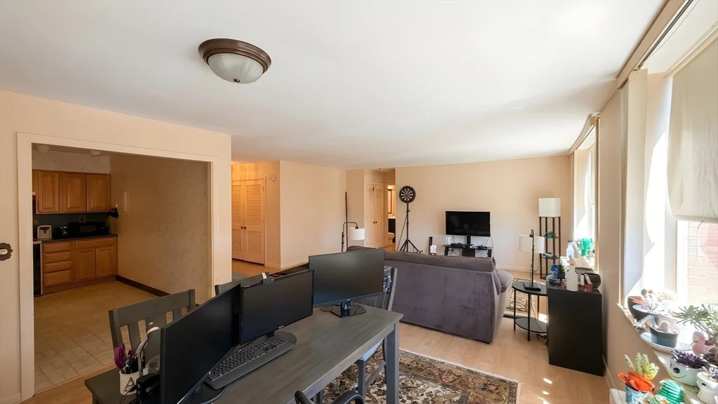 1 bed, 1 bath apartment for rent at 20 Hammond Pond Pkwa Unit 402, Chestnut Hill — photo 8 of 15