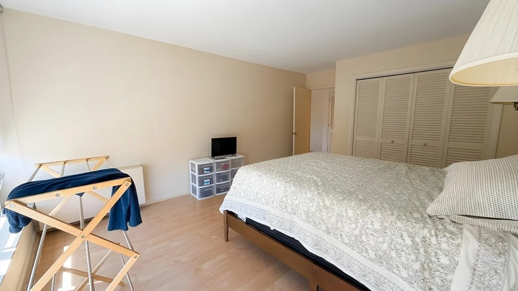 1 bed, 1 bath apartment for rent at 20 Hammond Pond Pkwa Unit 402, Chestnut Hill — photo 11 of 15