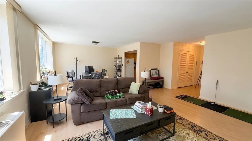 1 bed, 1 bath apartment for rent at 20 Hammond Pond Pkwa Unit 402, Chestnut Hill — photo 6 of 15