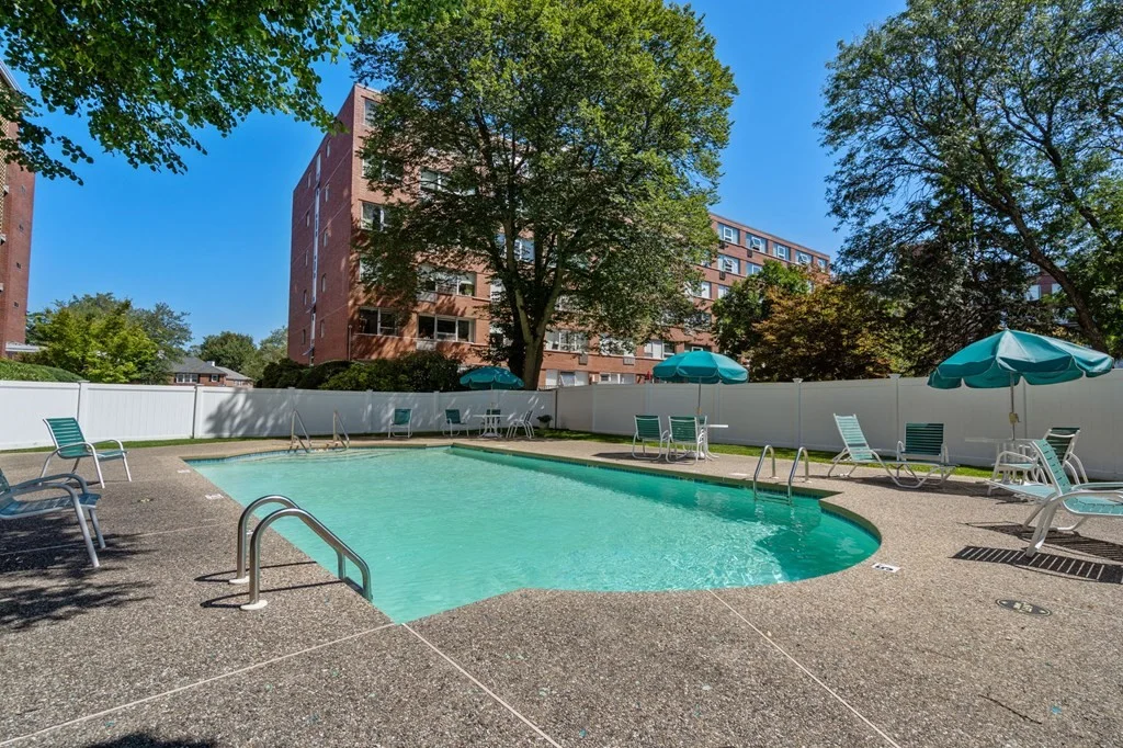 1 bed, 1 bath apartment for rent at 20 Hammond Pond Pkwa Unit 408a, Chestnut Hill — photo 12 of 14